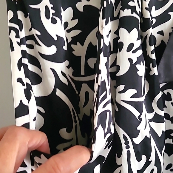 CHARLOTTE RUSSO BLACK AND WHITE SEMI/ FORMAL DRESS - Picture 4 of 7